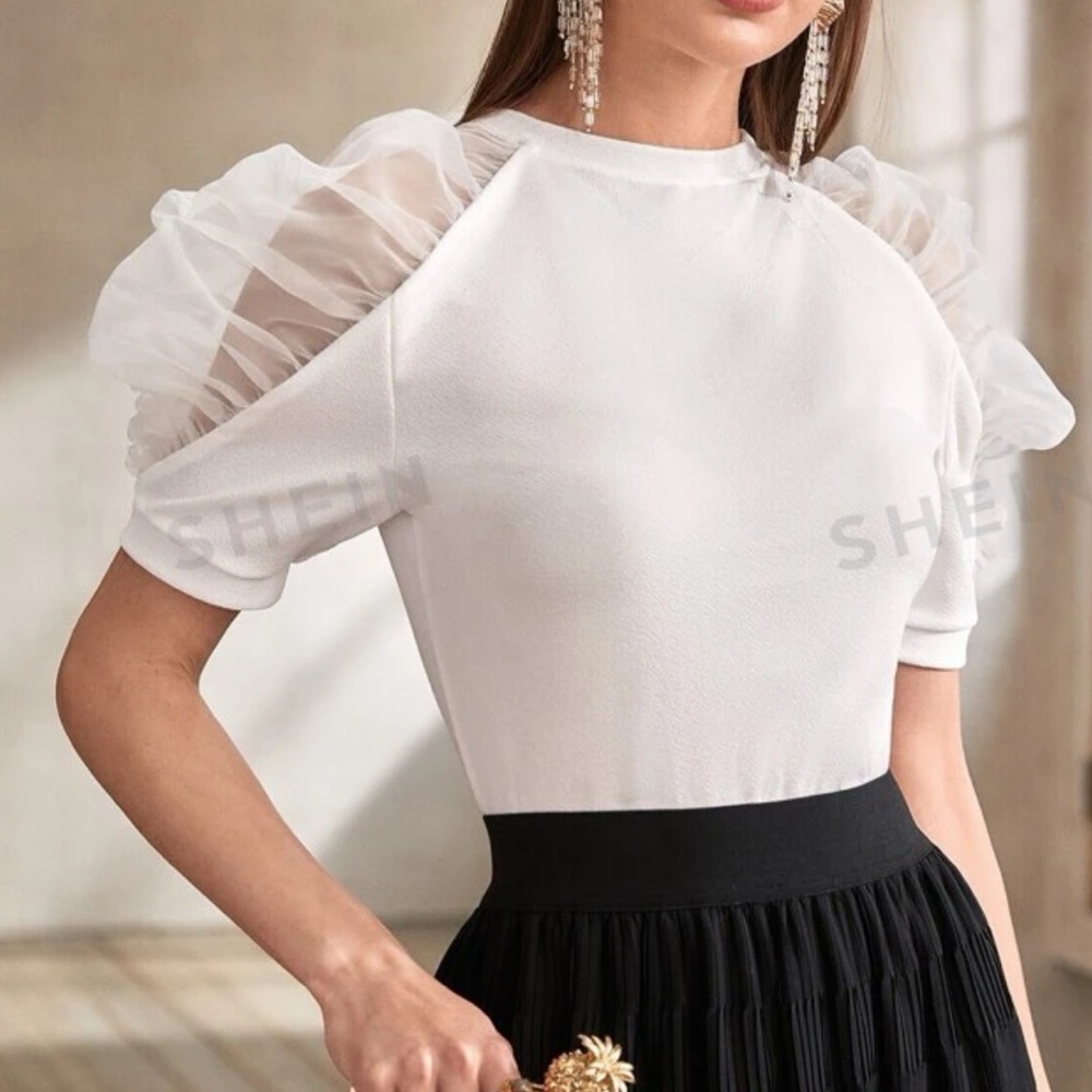 Puff sleeves top